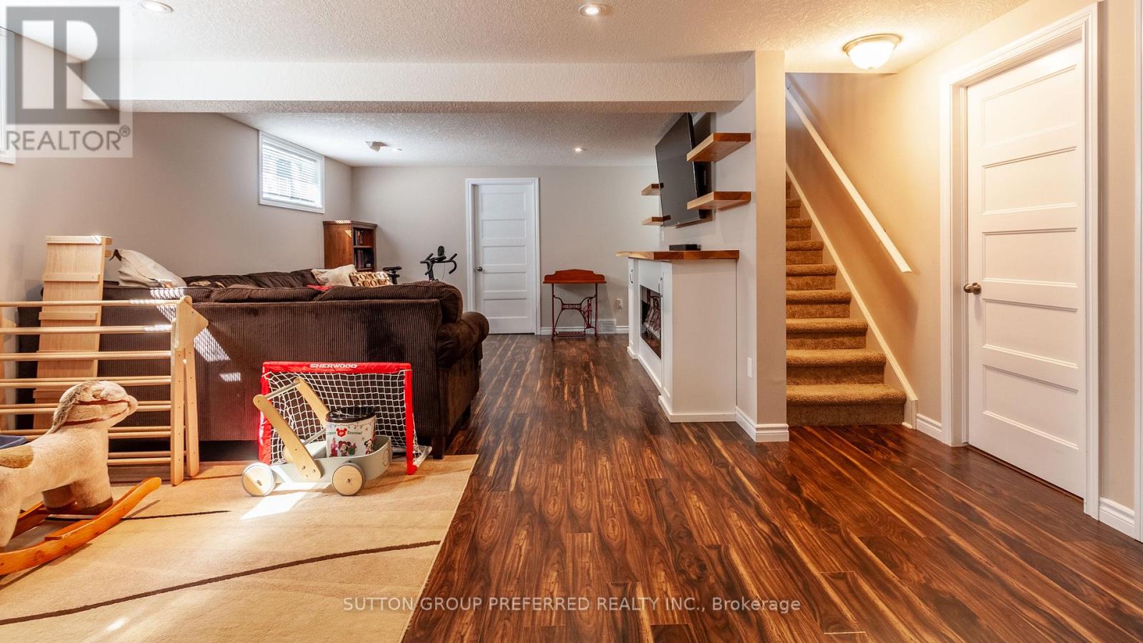 42 Leesboro Trail, Thames Centre, Ontario  N0M 2P0 - Photo 31 - X12981674