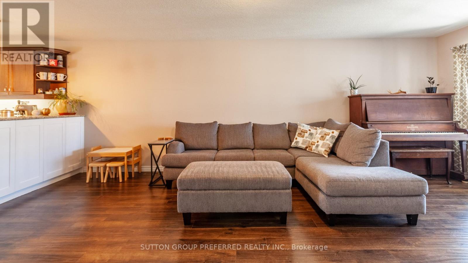 42 Leesboro Trail, Thames Centre, Ontario  N0M 2P0 - Photo 7 - X12981674