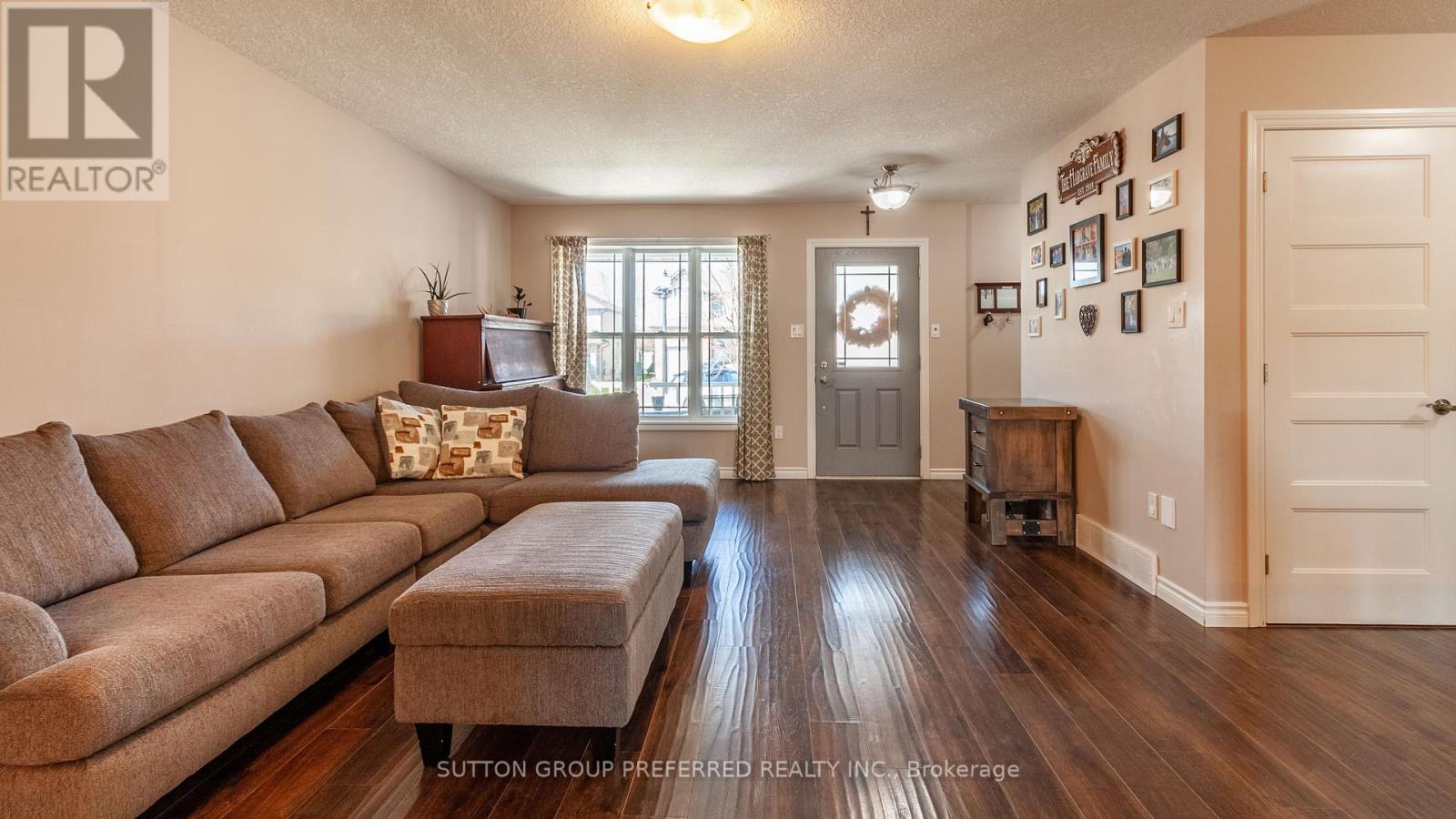 42 Leesboro Trail, Thames Centre, Ontario  N0M 2P0 - Photo 9 - X12981674