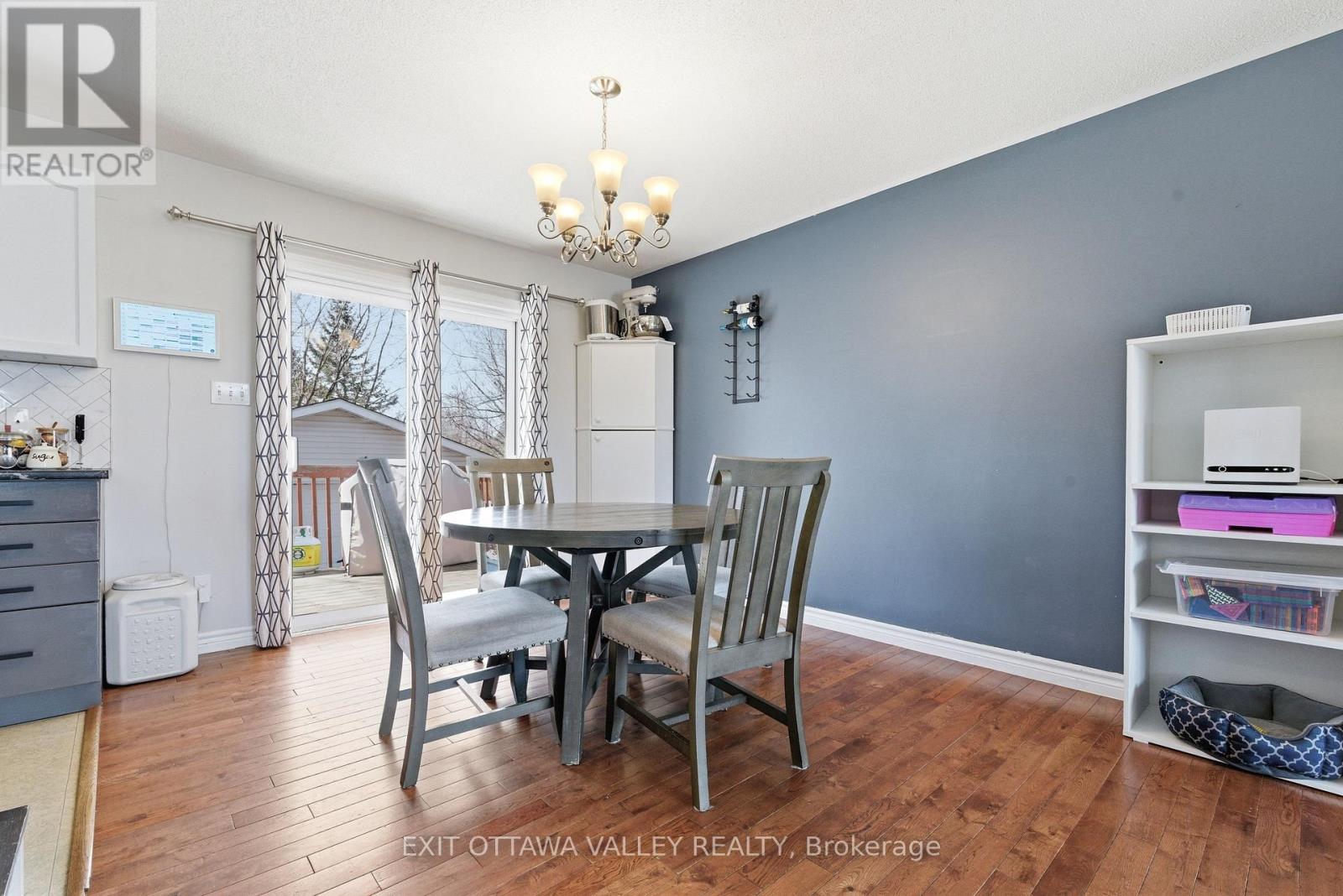 3 Selkirk Street, Petawawa, Ontario  K8H 1N8 - Photo 15 - X12981390