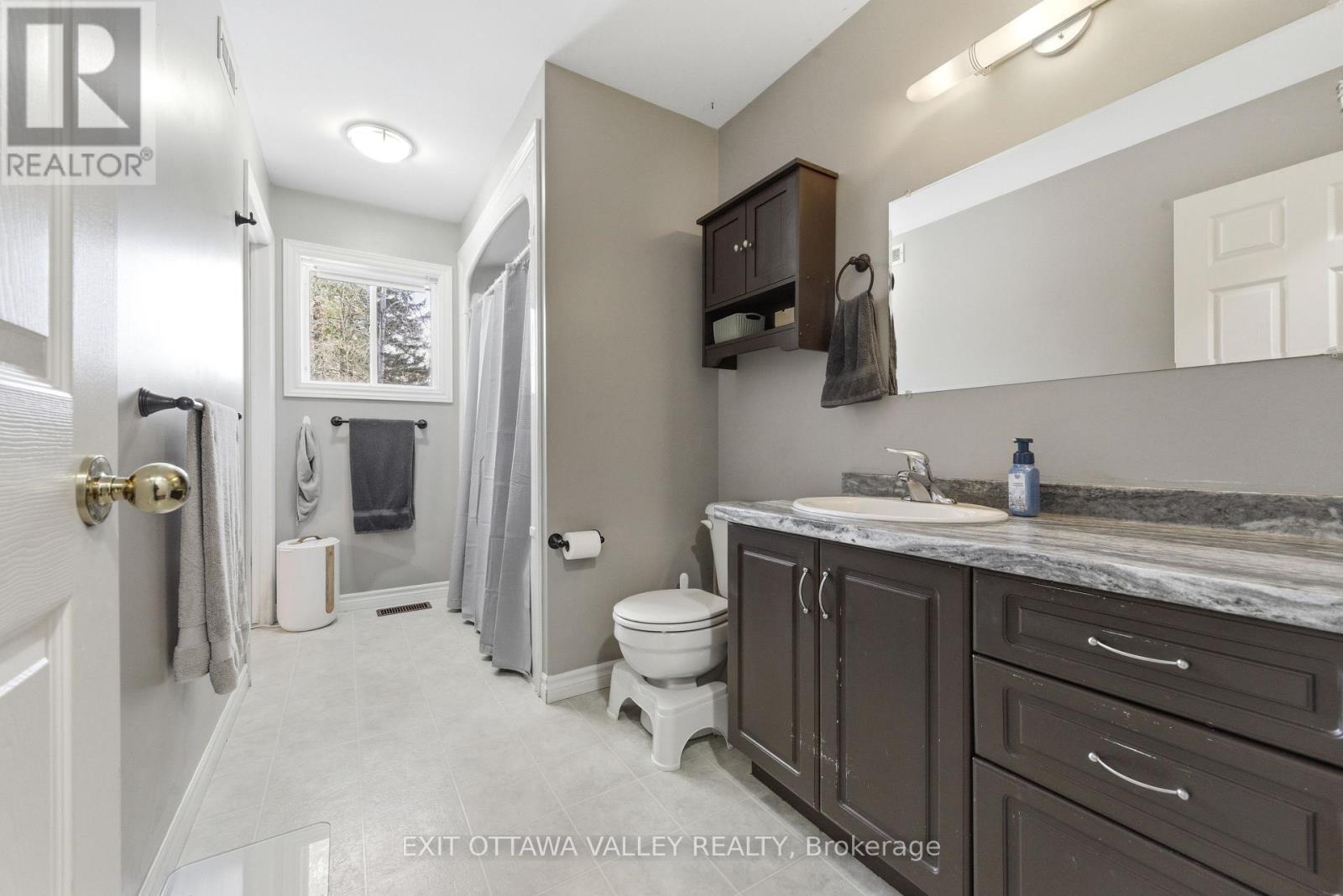 3 Selkirk Street, Petawawa, Ontario  K8H 1N8 - Photo 19 - X12981390