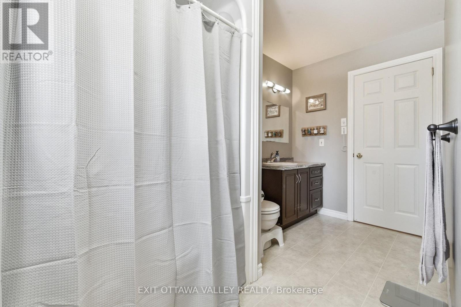 3 Selkirk Street, Petawawa, Ontario  K8H 1N8 - Photo 20 - X12981390