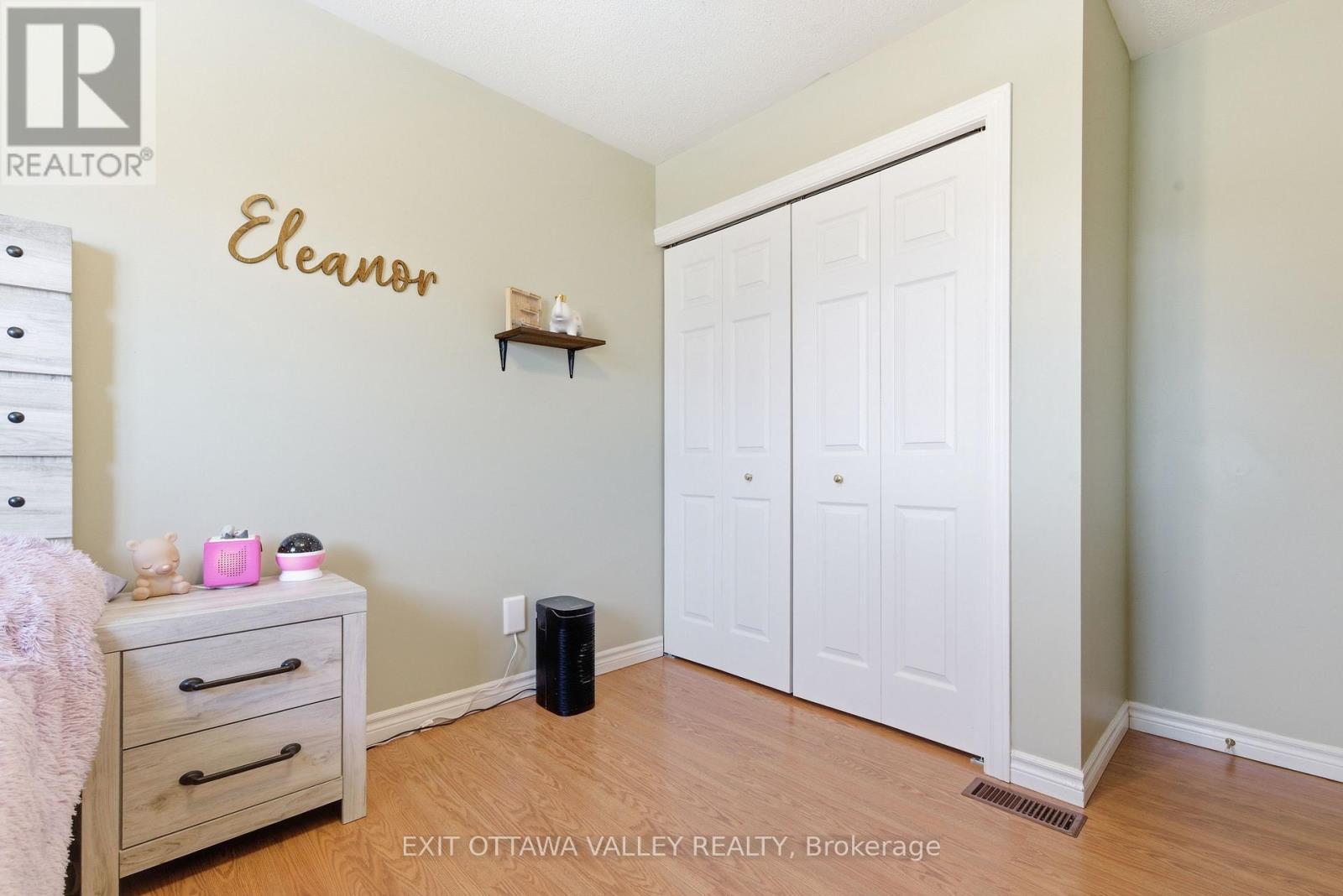 3 Selkirk Street, Petawawa, Ontario  K8H 1N8 - Photo 25 - X12981390