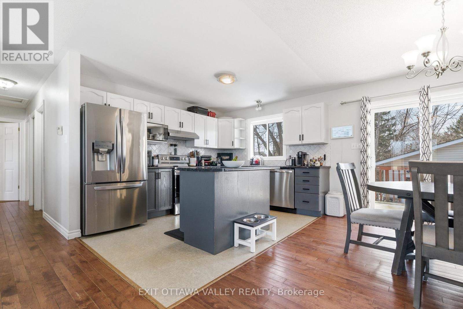 3 Selkirk Street, Petawawa, Ontario  K8H 1N8 - Photo 8 - X12981390