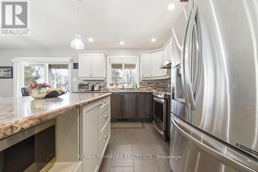 21a East Street, Petawawa, Ontario K8H 2N7 - Photo 14 - X12981504