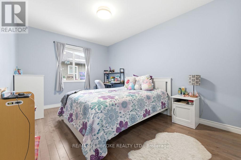 21a East Street, Petawawa, Ontario K8H 2N7 - Photo 16 - X12981504