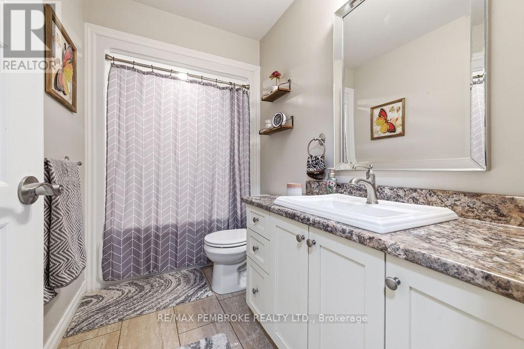 21a East Street, Petawawa, Ontario K8H 2N7 - Photo 18 - X12981504