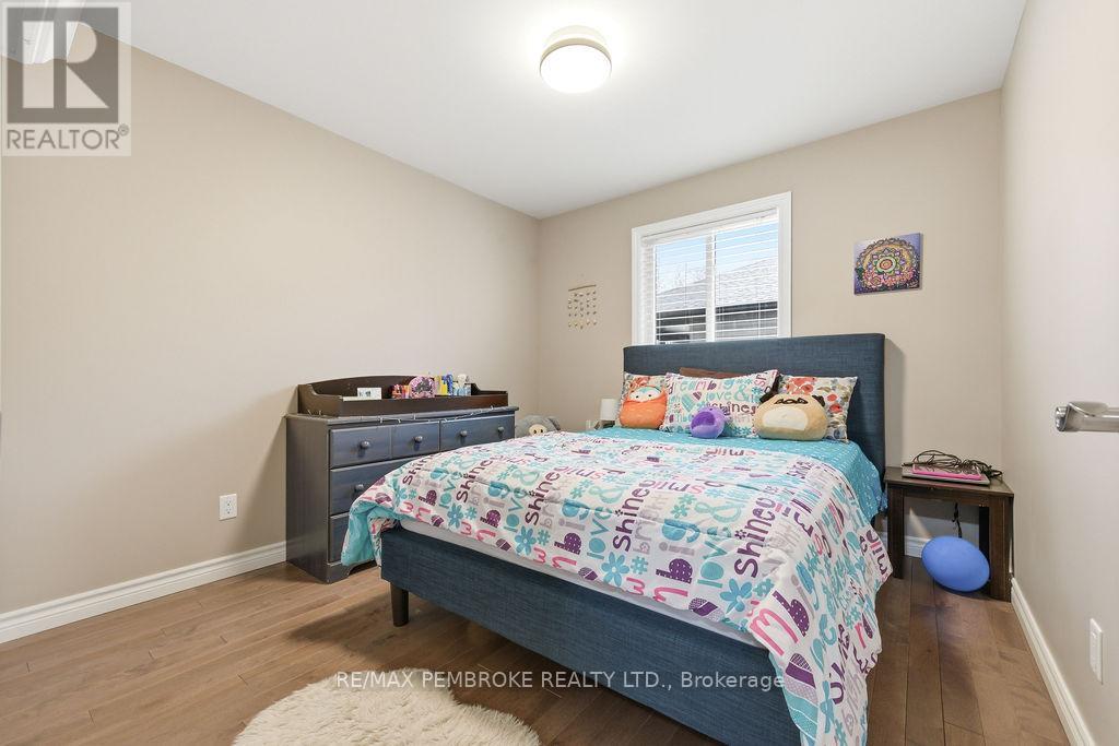 21a East Street, Petawawa, Ontario K8H 2N7 - Photo 19 - X12981504