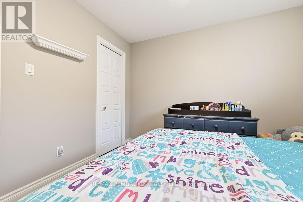 21a East Street, Petawawa, Ontario K8H 2N7 - Photo 20 - X12981504