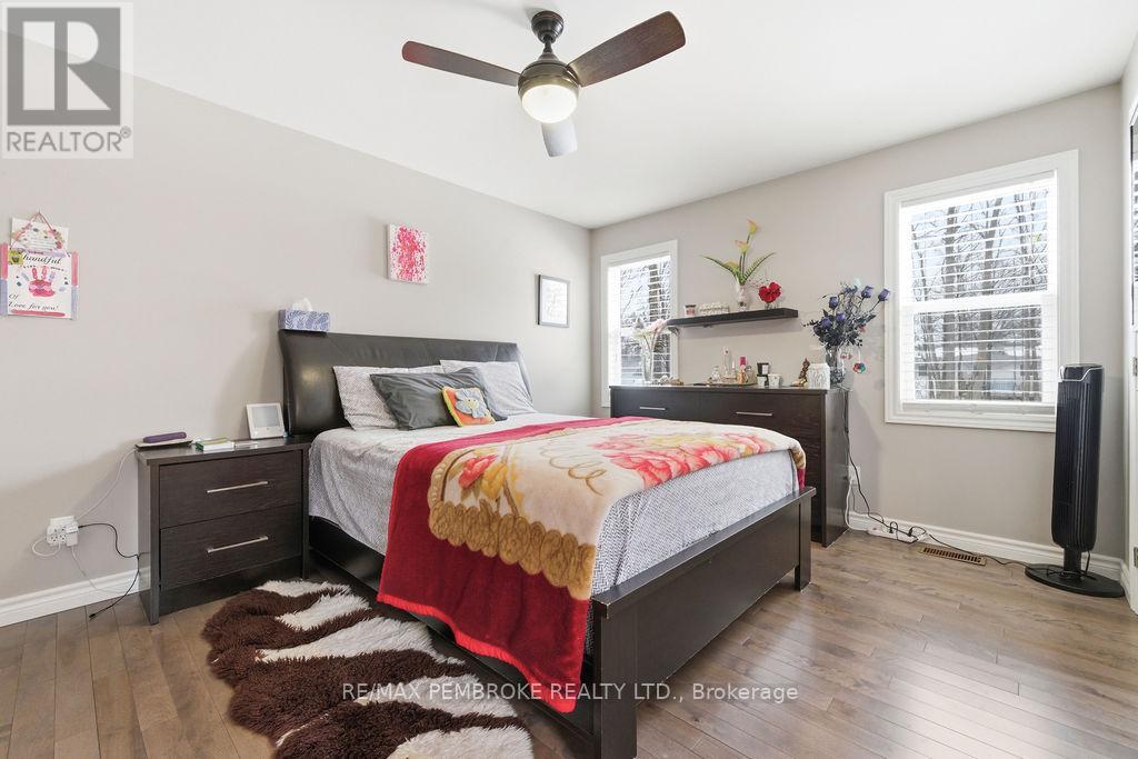 21a East Street, Petawawa, Ontario K8H 2N7 - Photo 22 - X12981504