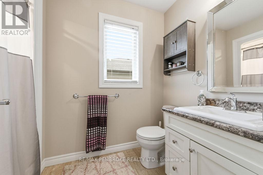 21a East Street, Petawawa, Ontario K8H 2N7 - Photo 23 - X12981504