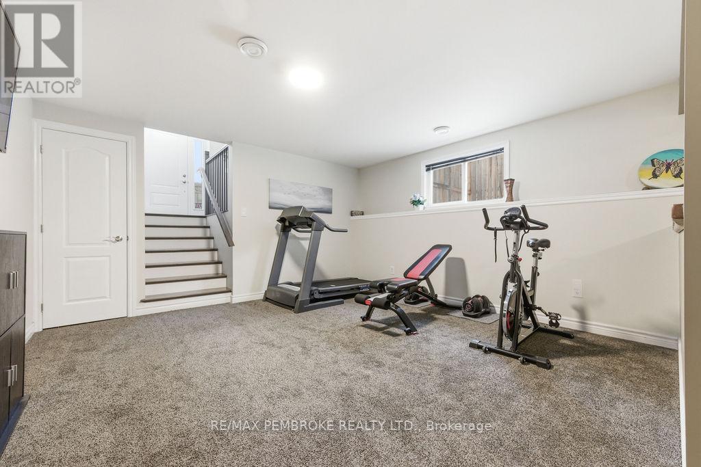 21a East Street, Petawawa, Ontario K8H 2N7 - Photo 24 - X12981504