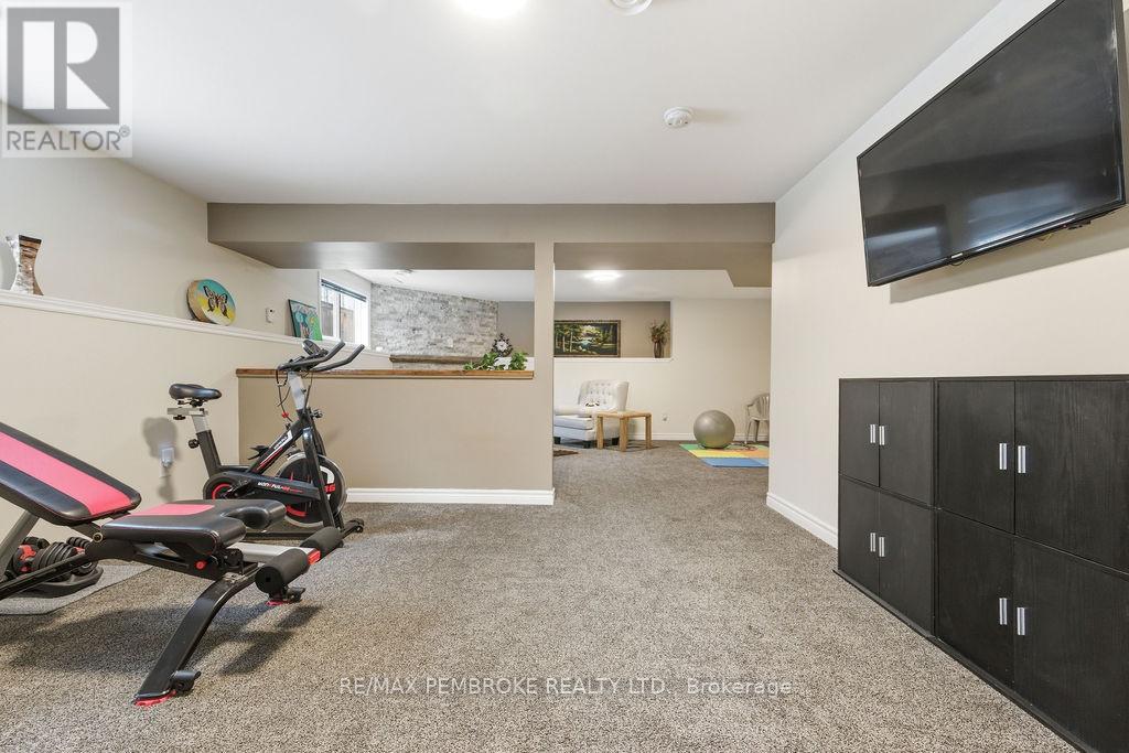 21a East Street, Petawawa, Ontario K8H 2N7 - Photo 25 - X12981504