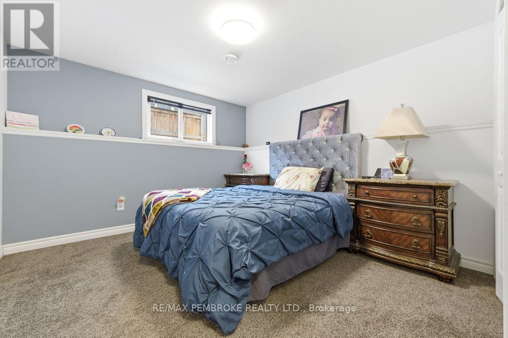 21a East Street, Petawawa, Ontario K8H 2N7 - Photo 29 - X12981504