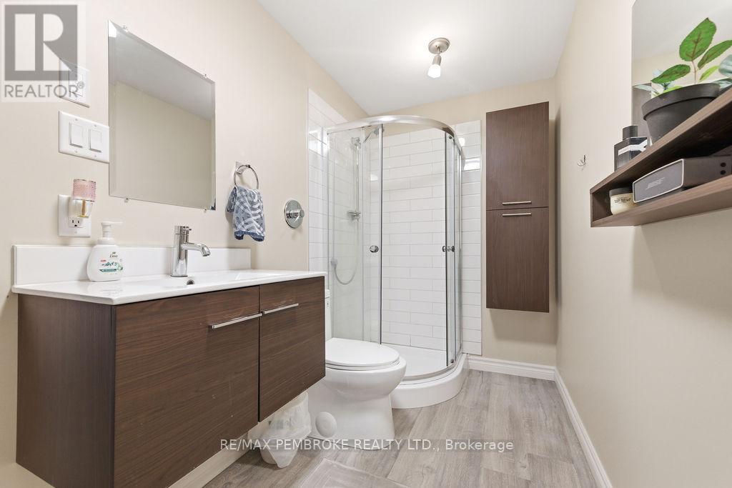 21a East Street, Petawawa, Ontario K8H 2N7 - Photo 31 - X12981504