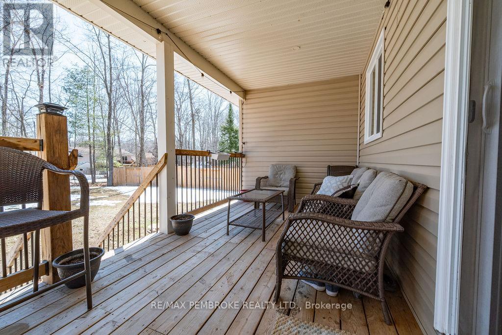 21a East Street, Petawawa, Ontario K8H 2N7 - Photo 35 - X12981504