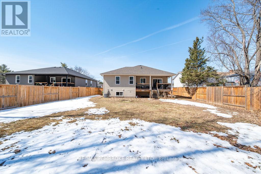 21a East Street, Petawawa, Ontario K8H 2N7 - Photo 37 - X12981504