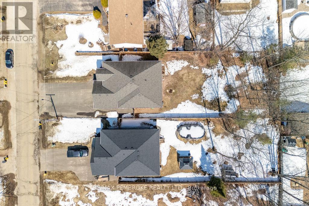 21a East Street, Petawawa, Ontario K8H 2N7 - Photo 44 - X12981504