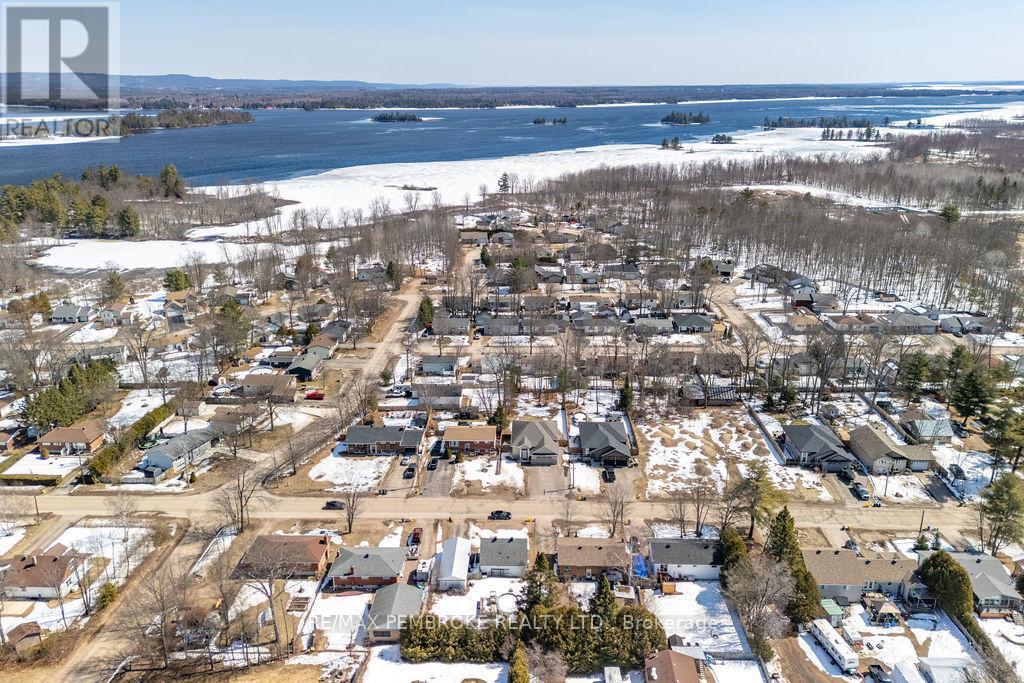 21a East Street, Petawawa, Ontario K8H 2N7 - Photo 45 - X12981504