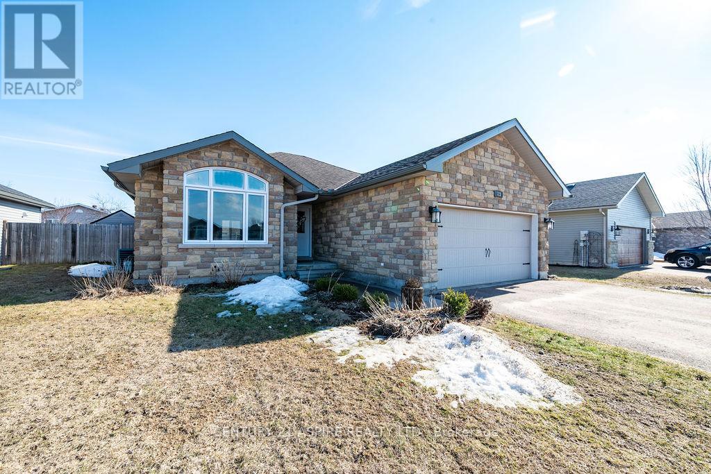 523 Turning Stone Crescent, Petawawa, Ontario  K8H 0B3 - Photo 1 - X12981532