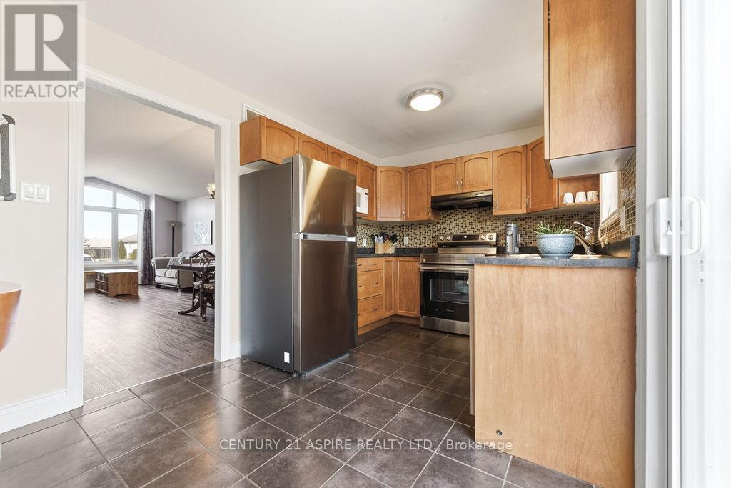 523 Turning Stone Crescent, Petawawa, Ontario  K8H 0B3 - Photo 12 - X12981532