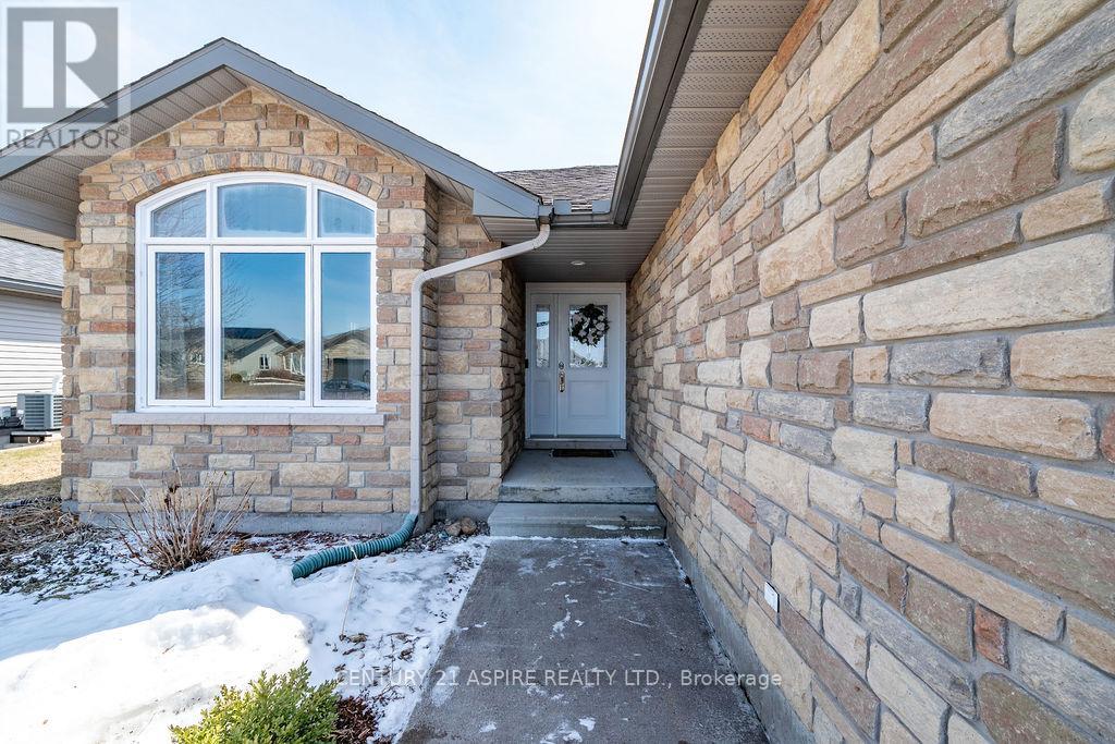 523 Turning Stone Crescent, Petawawa, Ontario  K8H 0B3 - Photo 3 - X12981532
