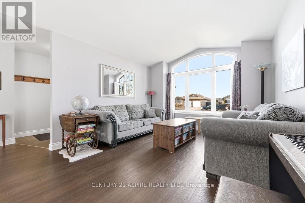 523 Turning Stone Crescent, Petawawa, Ontario  K8H 0B3 - Photo 5 - X12981532