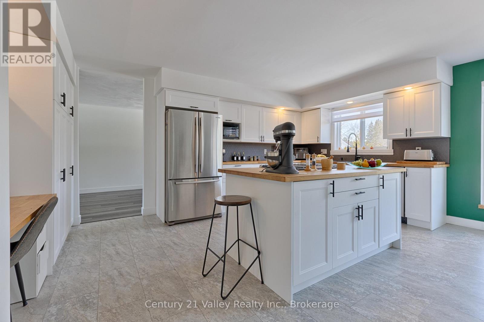 690 Pineridge Crescent, Petawawa, Ontario  K8A 7X6 - Photo 15 - X12981654