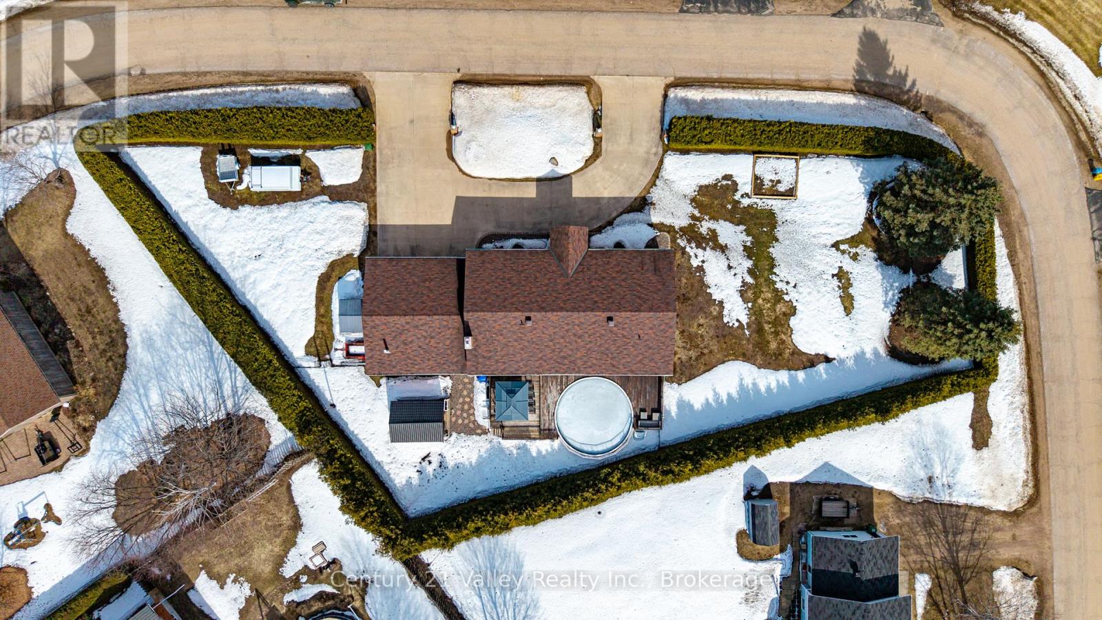 690 Pineridge Crescent, Petawawa, Ontario  K8A 7X6 - Photo 3 - X12981654