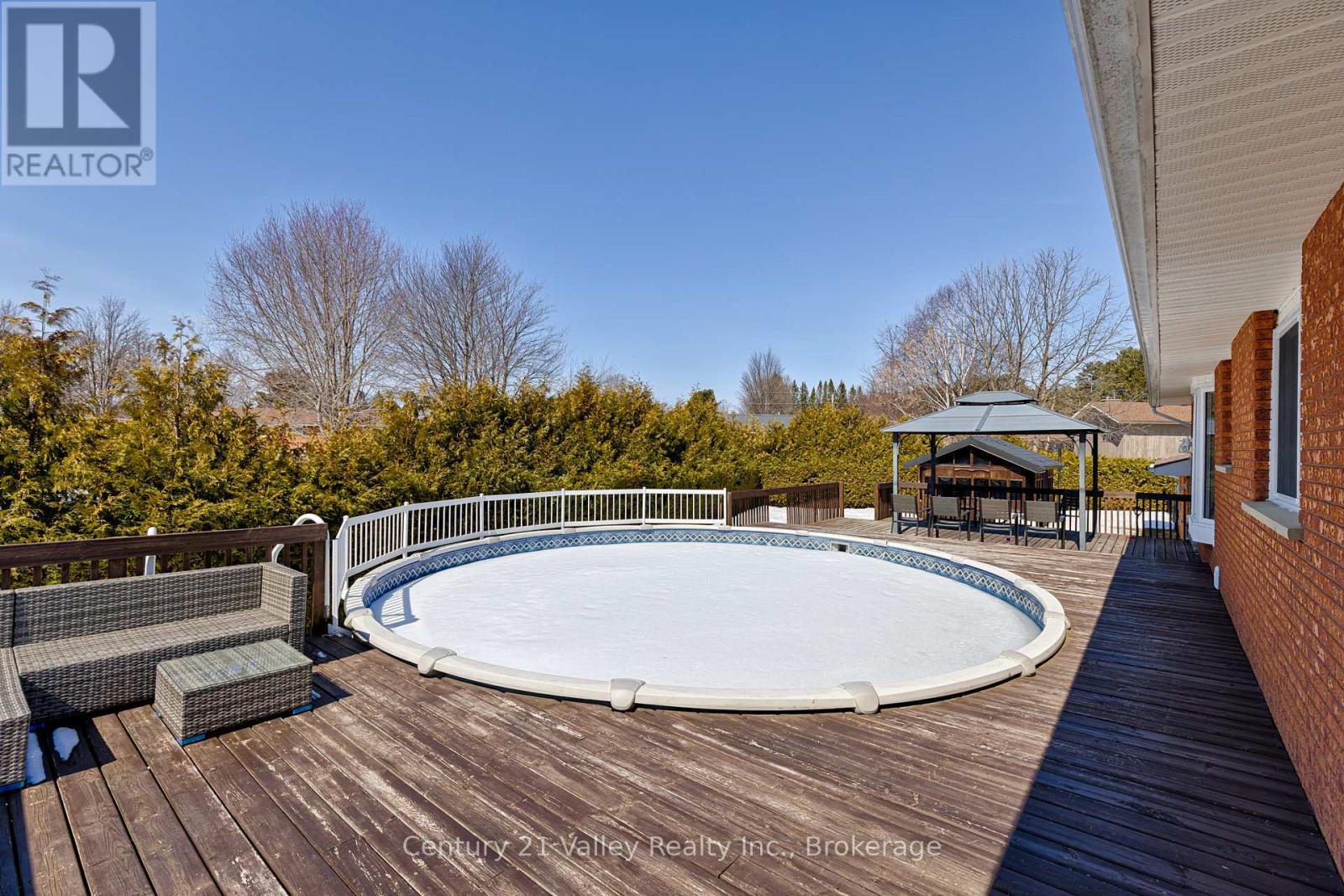 690 Pineridge Crescent, Petawawa, Ontario  K8A 7X6 - Photo 38 - X12981654