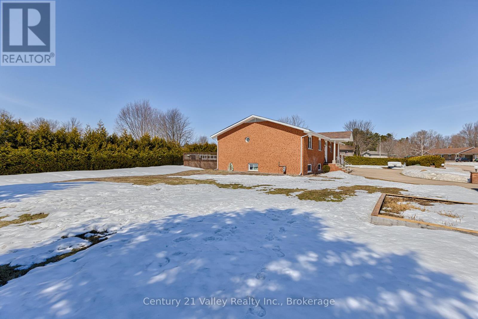 690 Pineridge Crescent, Petawawa, Ontario  K8A 7X6 - Photo 42 - X12981654