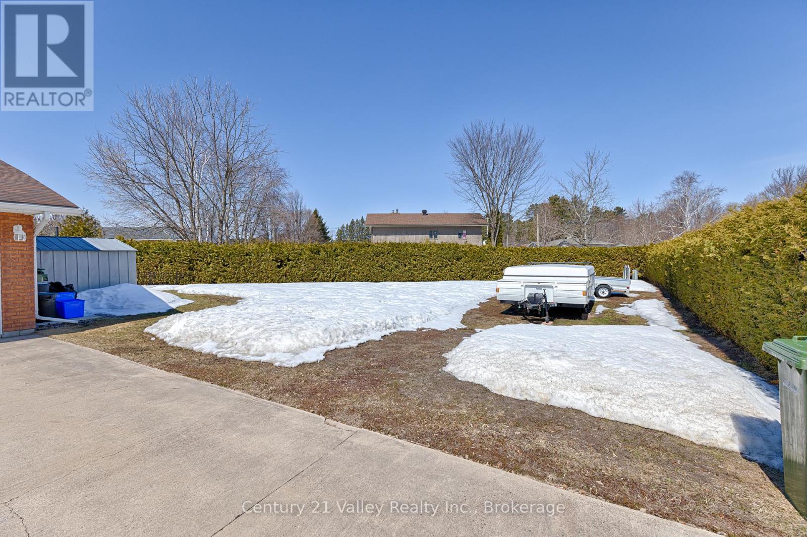 690 Pineridge Crescent, Petawawa, Ontario  K8A 7X6 - Photo 43 - X12981654