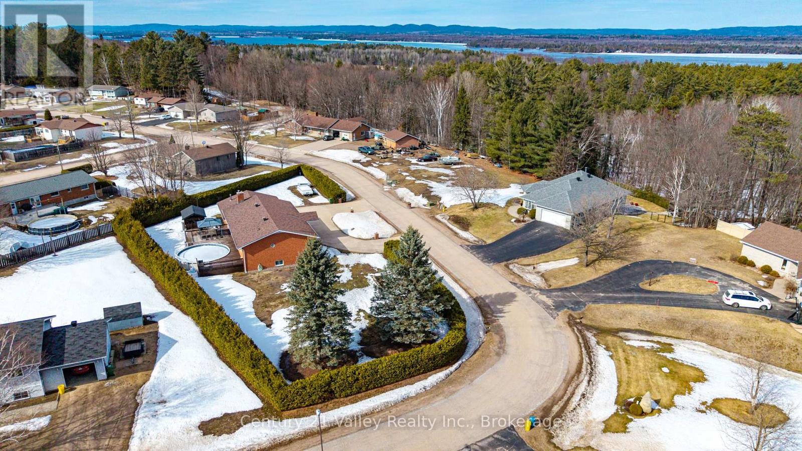 690 Pineridge Crescent, Petawawa, Ontario  K8A 7X6 - Photo 44 - X12981654