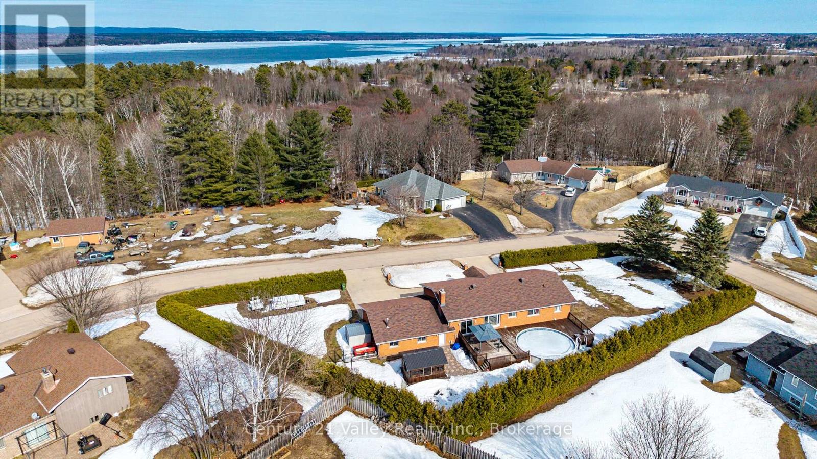 690 Pineridge Crescent, Petawawa, Ontario  K8A 7X6 - Photo 45 - X12981654