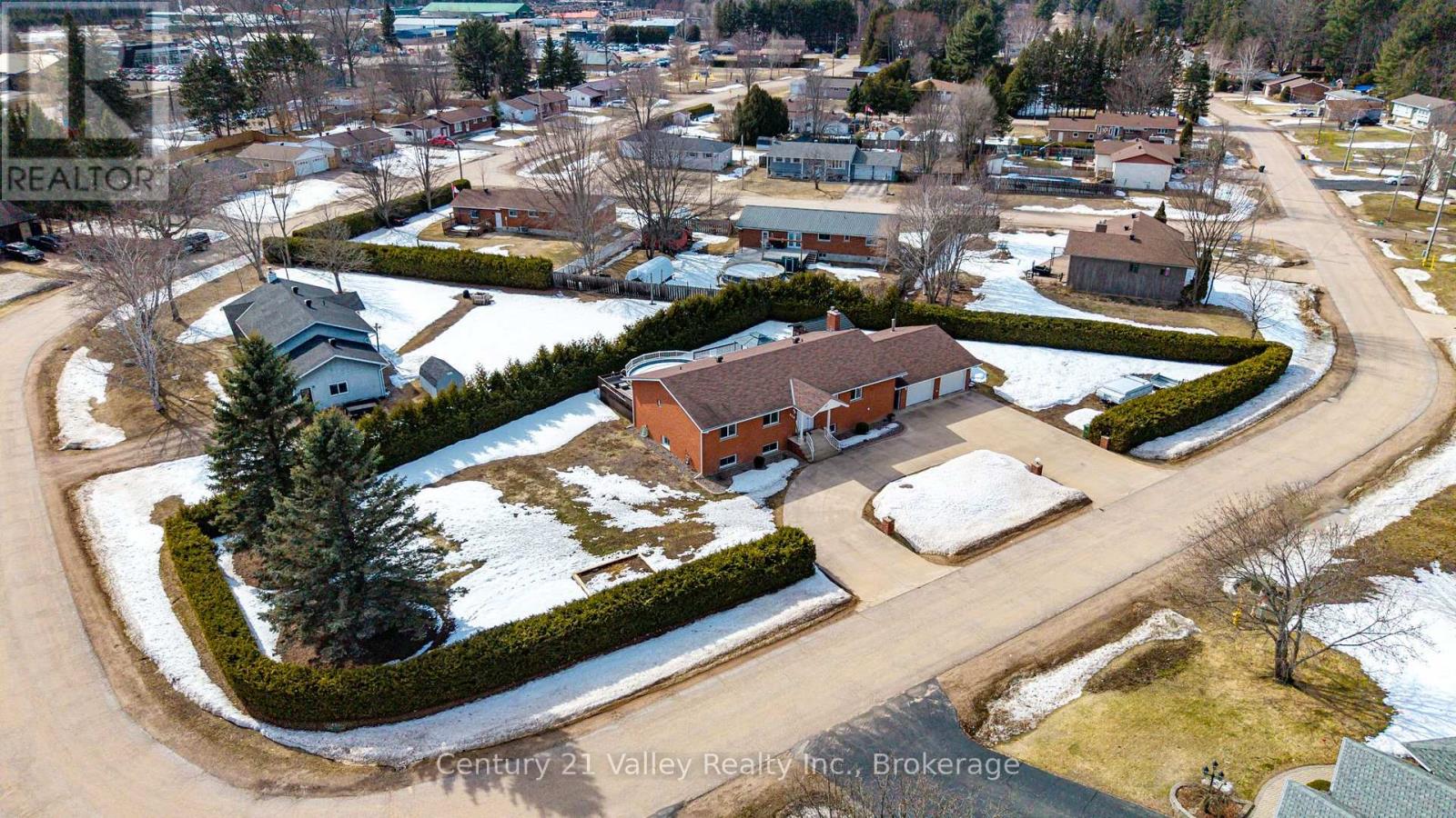 690 Pineridge Crescent, Petawawa, Ontario  K8A 7X6 - Photo 46 - X12981654