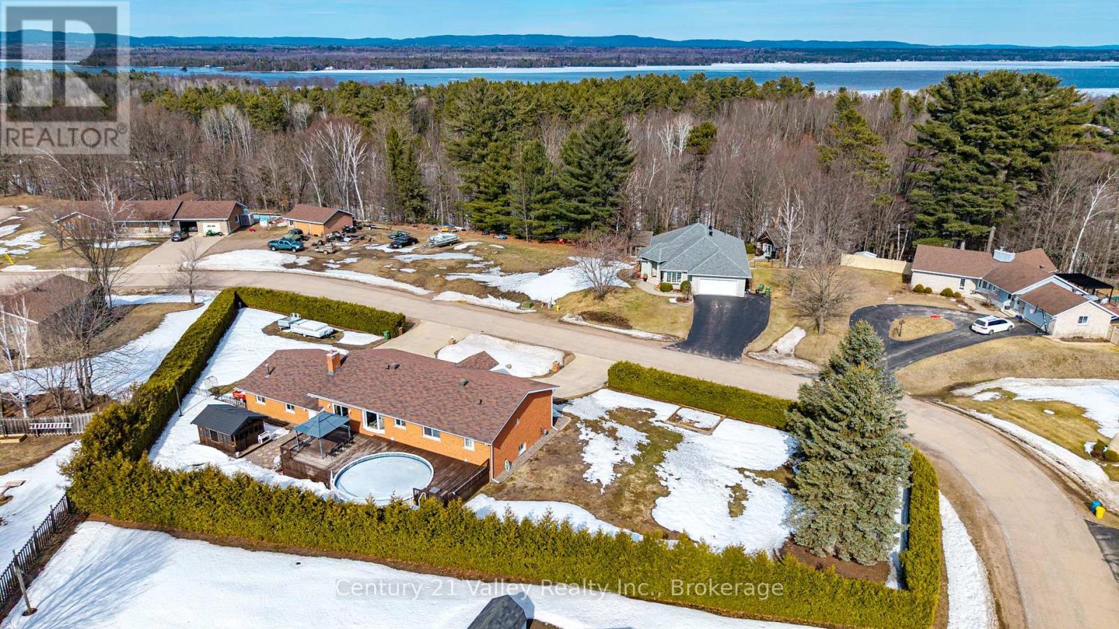 690 Pineridge Crescent, Petawawa, Ontario  K8A 7X6 - Photo 47 - X12981654