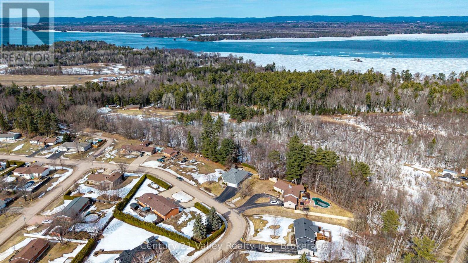 690 Pineridge Crescent, Petawawa, Ontario  K8A 7X6 - Photo 48 - X12981654