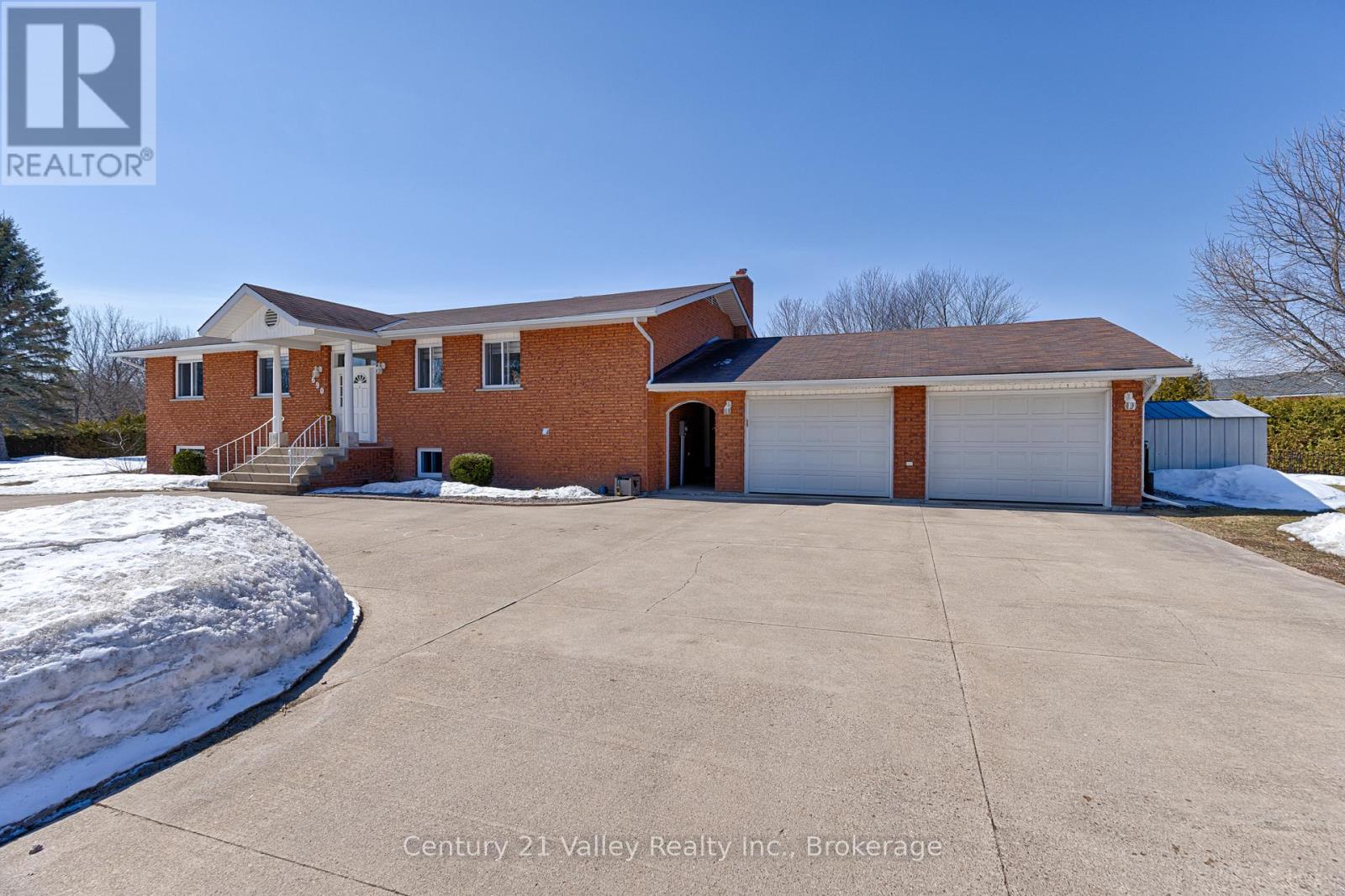 690 Pineridge Crescent, Petawawa, Ontario  K8A 7X6 - Photo 49 - X12981654