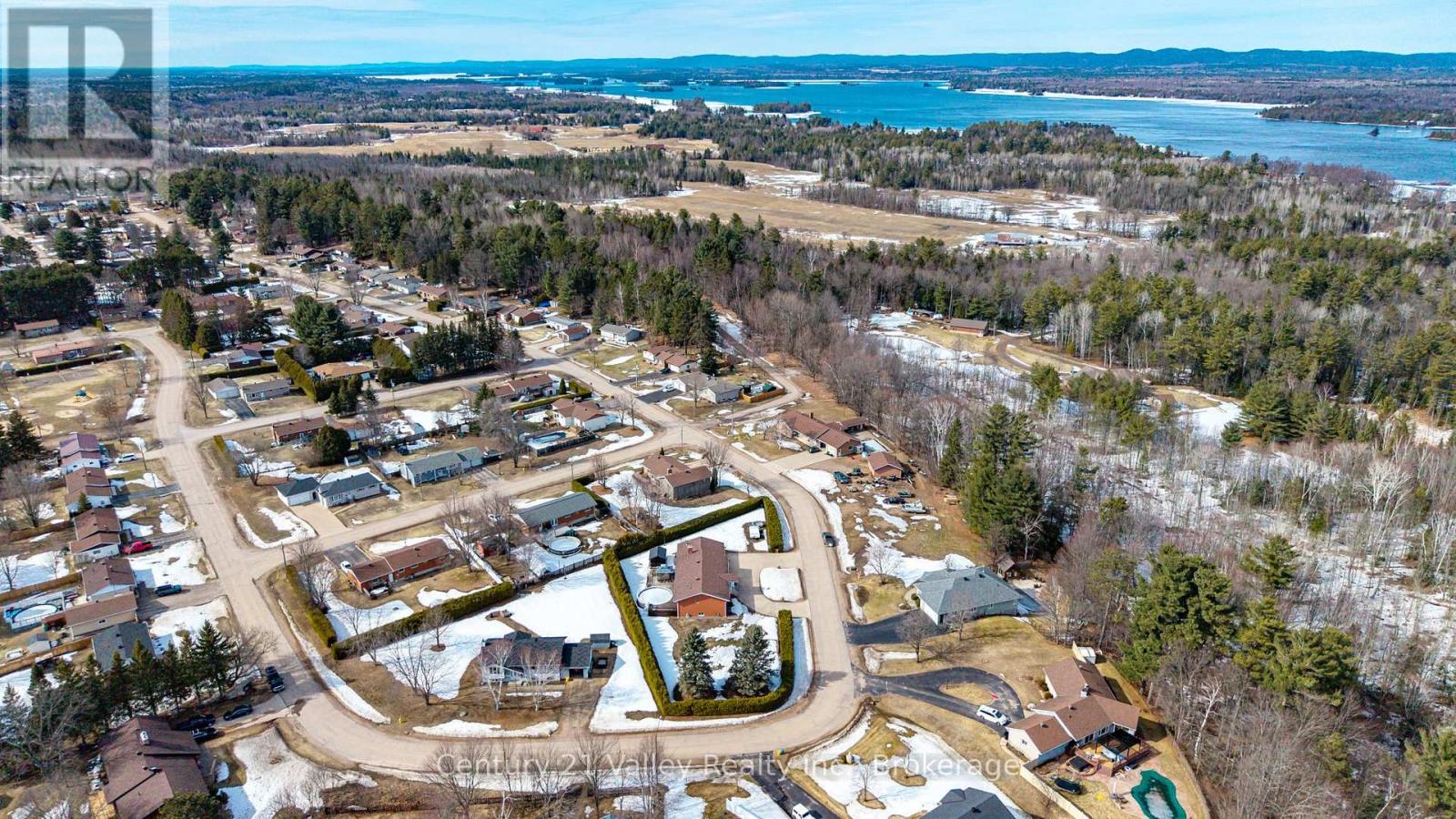 690 Pineridge Crescent, Petawawa, Ontario  K8A 7X6 - Photo 50 - X12981654