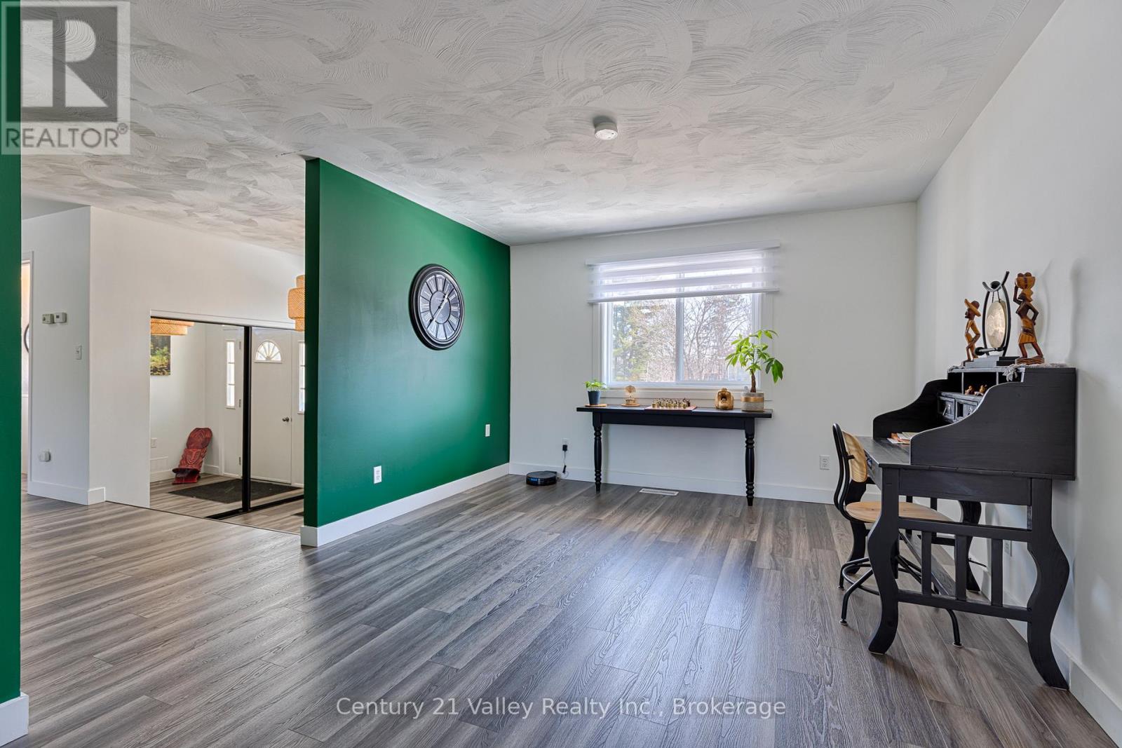 690 Pineridge Crescent, Petawawa, Ontario  K8A 7X6 - Photo 6 - X12981654