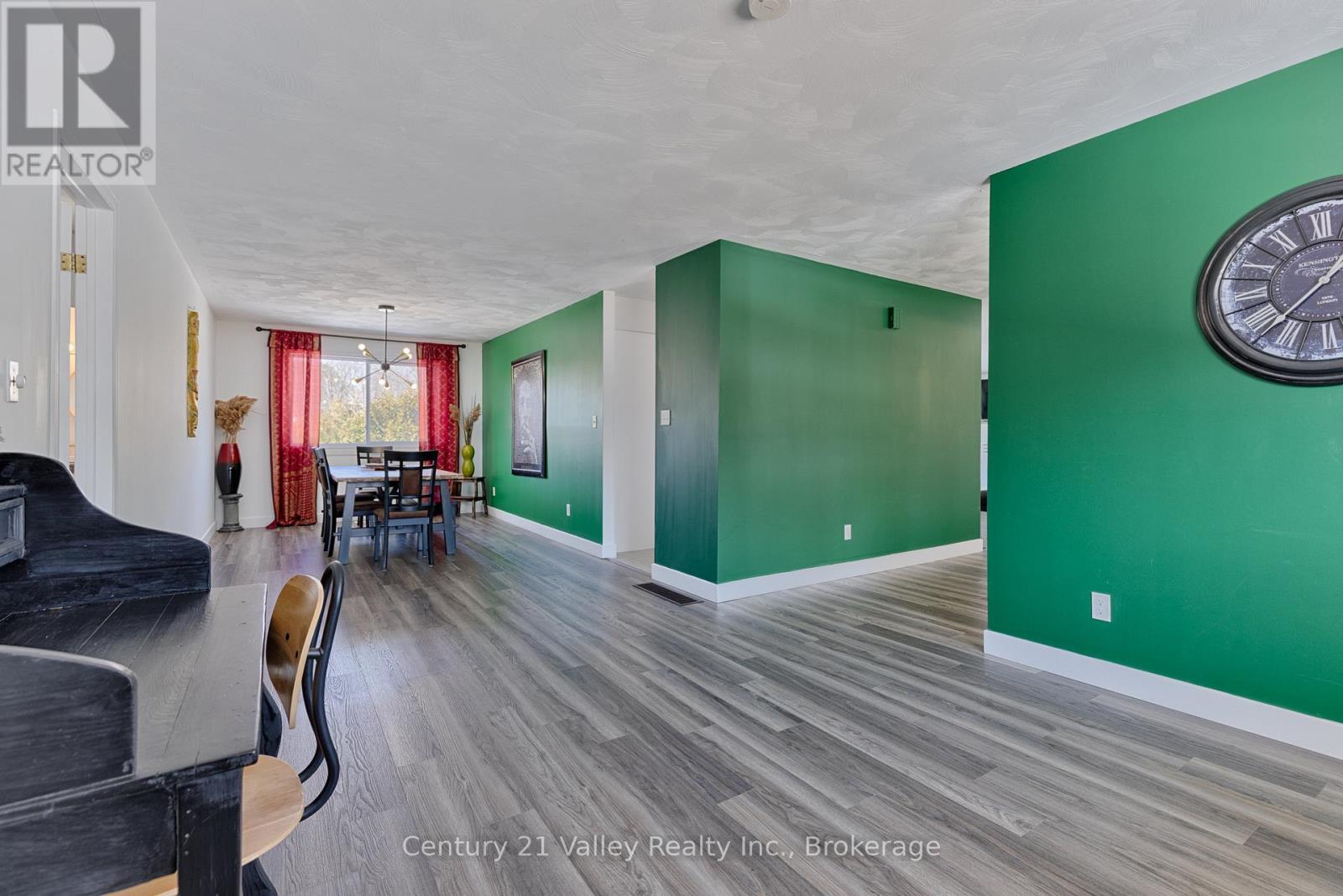 690 Pineridge Crescent, Petawawa, Ontario  K8A 7X6 - Photo 7 - X12981654