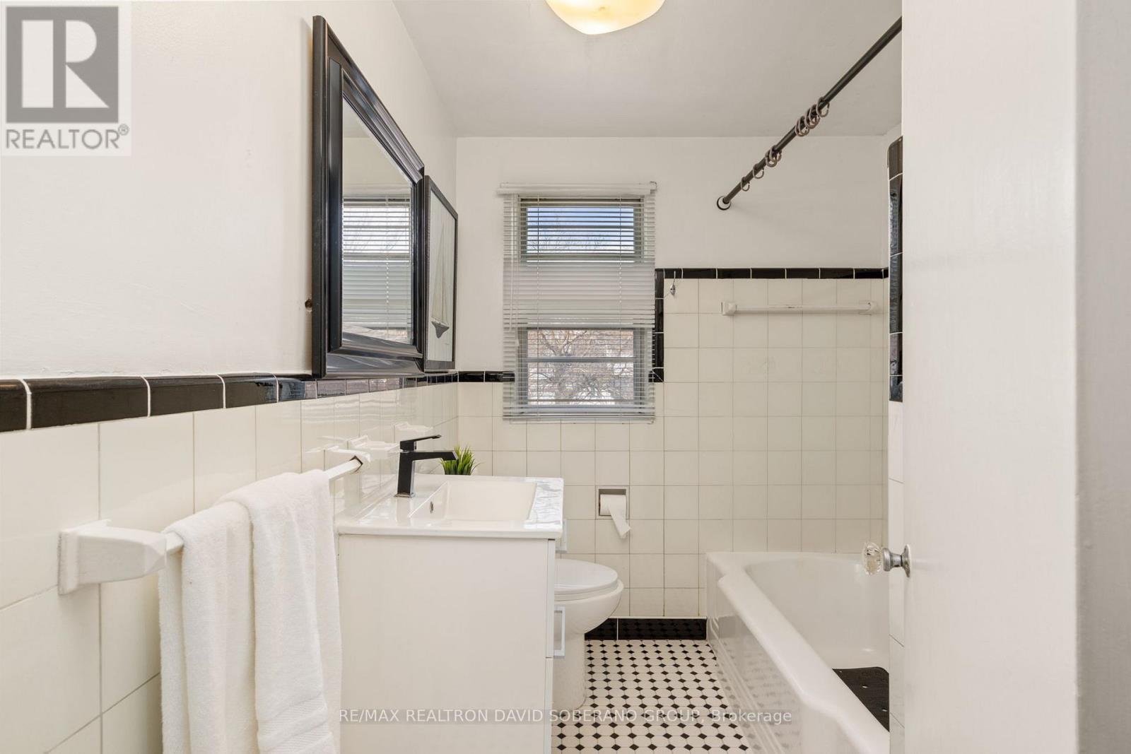 38 Touraine Avenue, Toronto, Ontario  M3H 1R2 - Photo 21 - C12981576