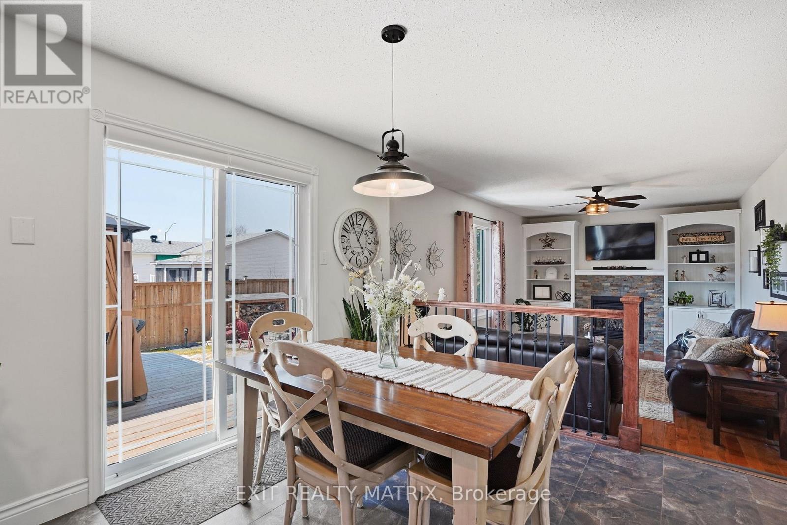 11 Promenade Boulevard, Russell, Ontario  K0A 1W1 - Photo 14 - X12981348