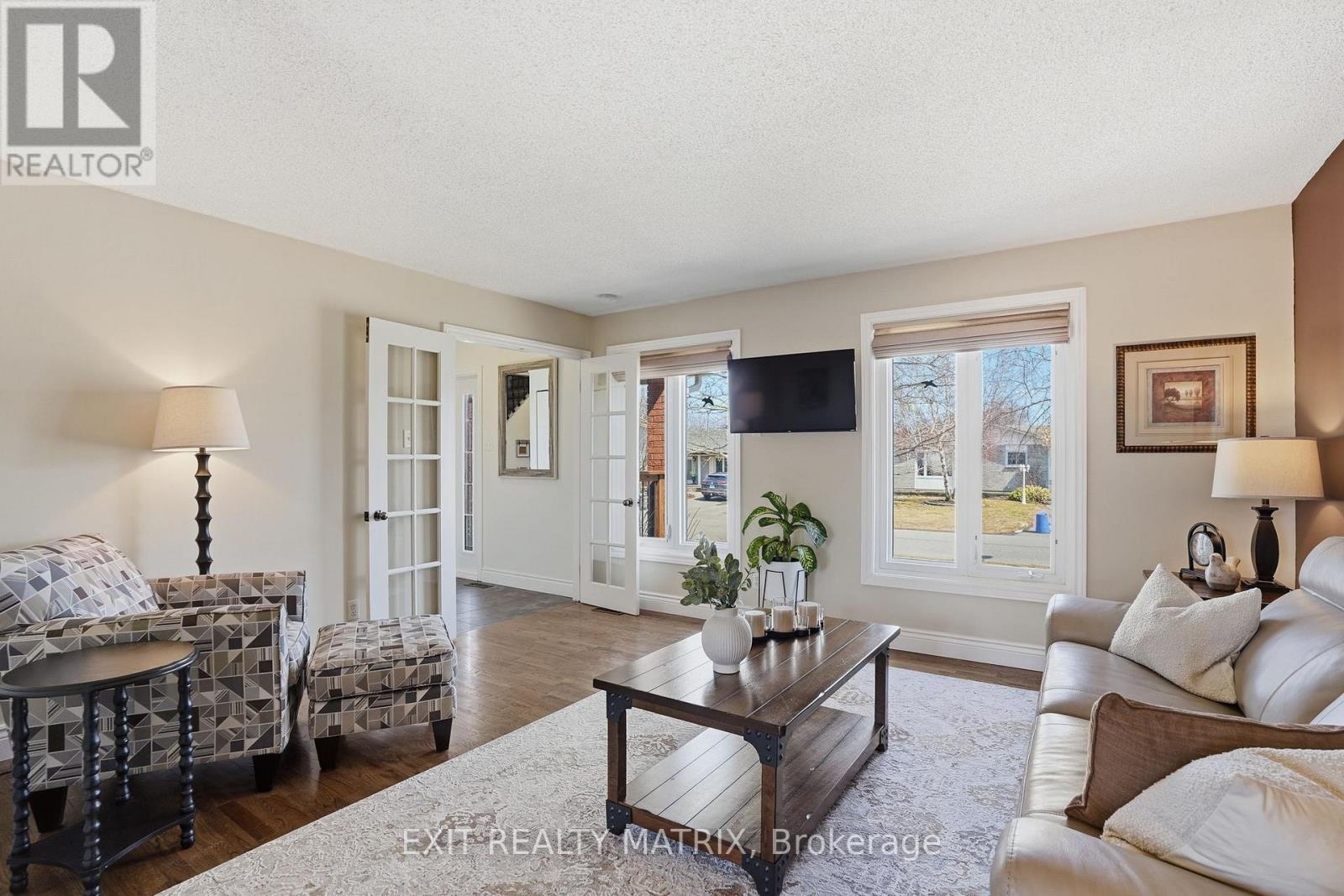 11 Promenade Boulevard, Russell, Ontario  K0A 1W1 - Photo 7 - X12981348