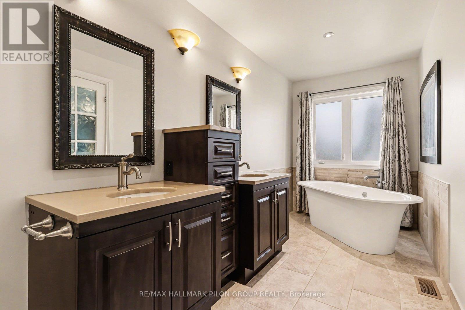 6603 Windsong Avenue, Ottawa, Ontario  K1C 6N1 - Photo 9 - X12981462