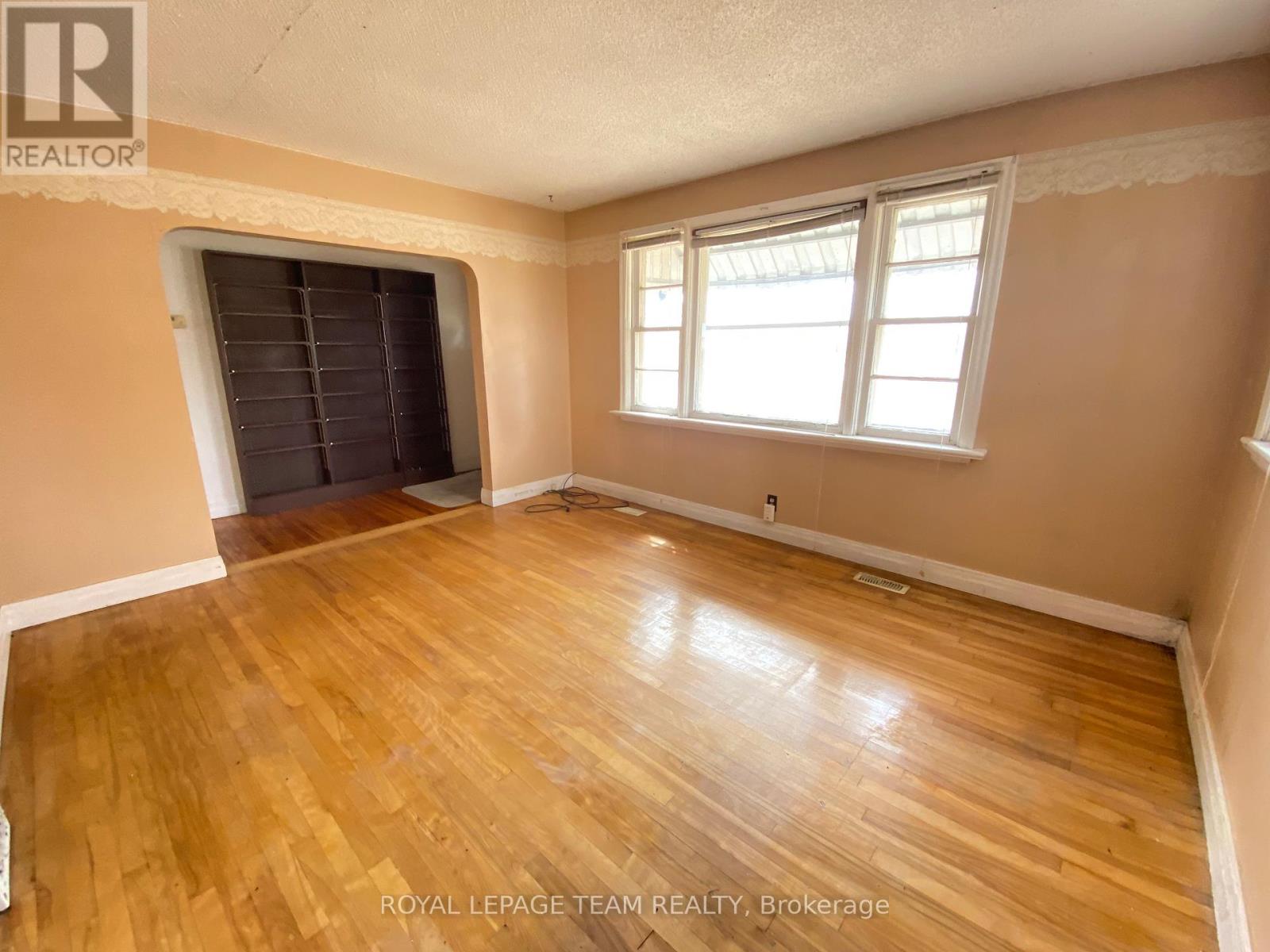 204 Baskin Drive E, Arnprior, Ontario  K7S 3G8 - Photo 2 - X12981634