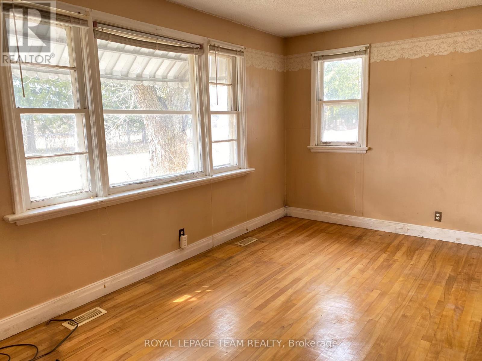 204 Baskin Drive E, Arnprior, Ontario  K7S 3G8 - Photo 3 - X12981634