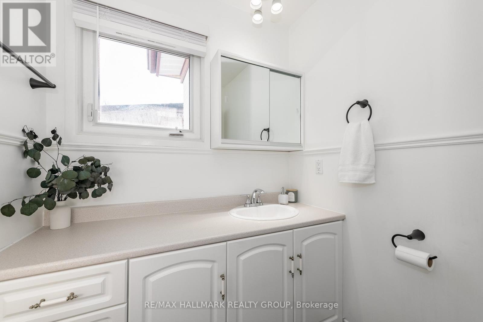 20 Mulvagh Avenue, Ottawa, Ontario  K2E 6M6 - Photo 23 - X12981662