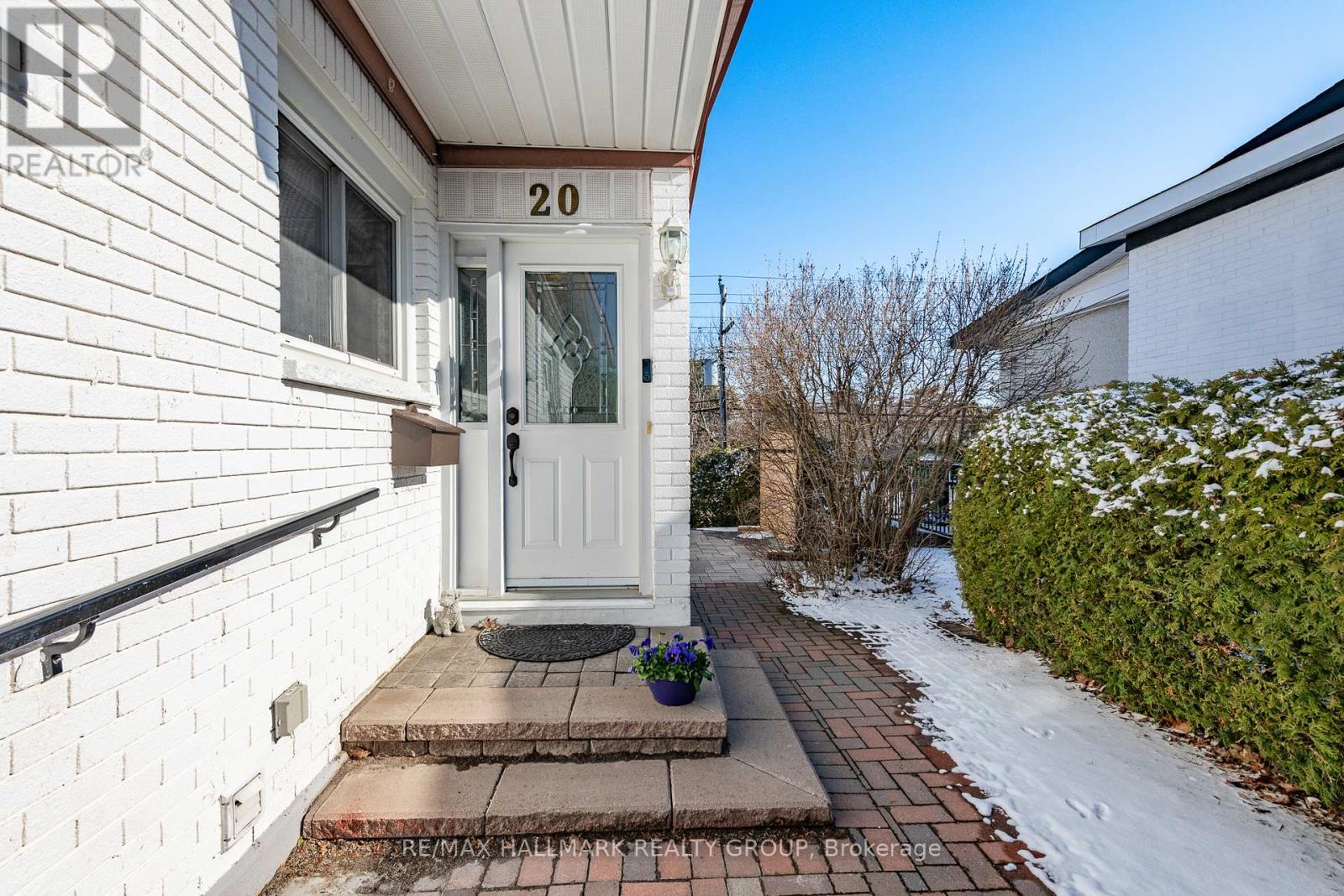 20 Mulvagh Avenue, Ottawa, Ontario  K2E 6M6 - Photo 3 - X12981662