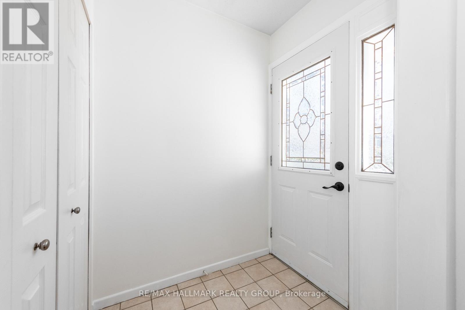 20 Mulvagh Avenue, Ottawa, Ontario  K2E 6M6 - Photo 5 - X12981662